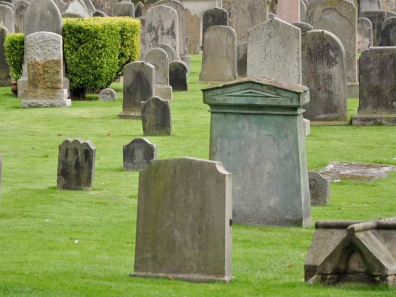 Giấc mơ thấy bia mộ có ý nghĩa gì?